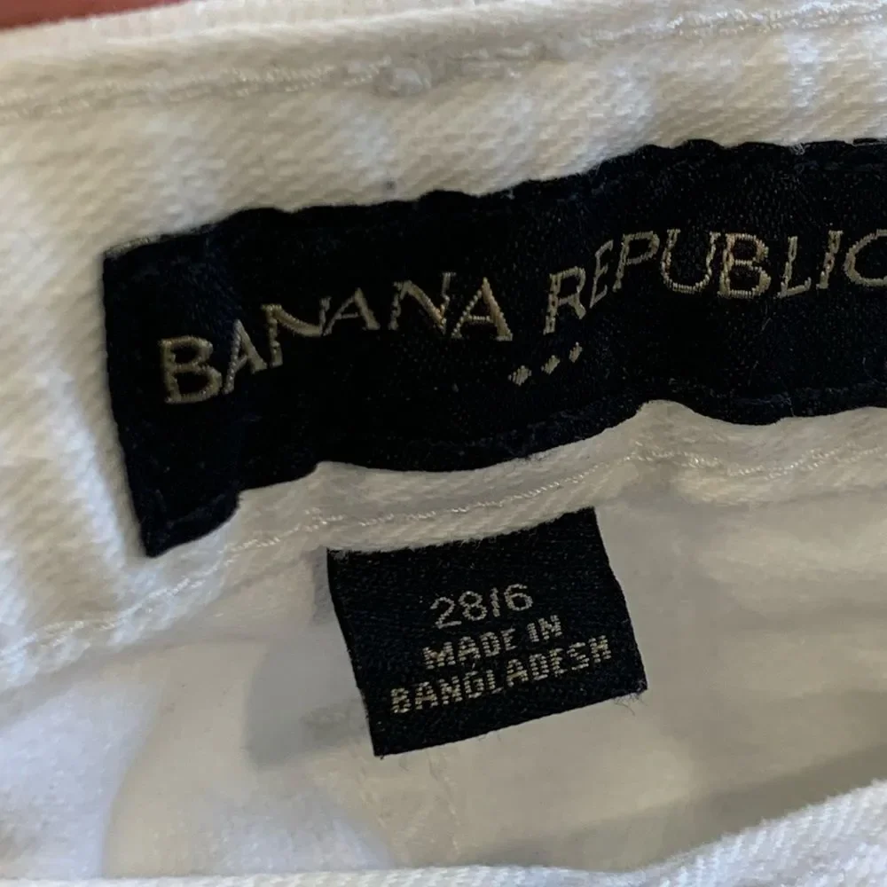 Banana Republic White Ankle Cropped Jeans with Distressed Knees - Picture 3 of 7